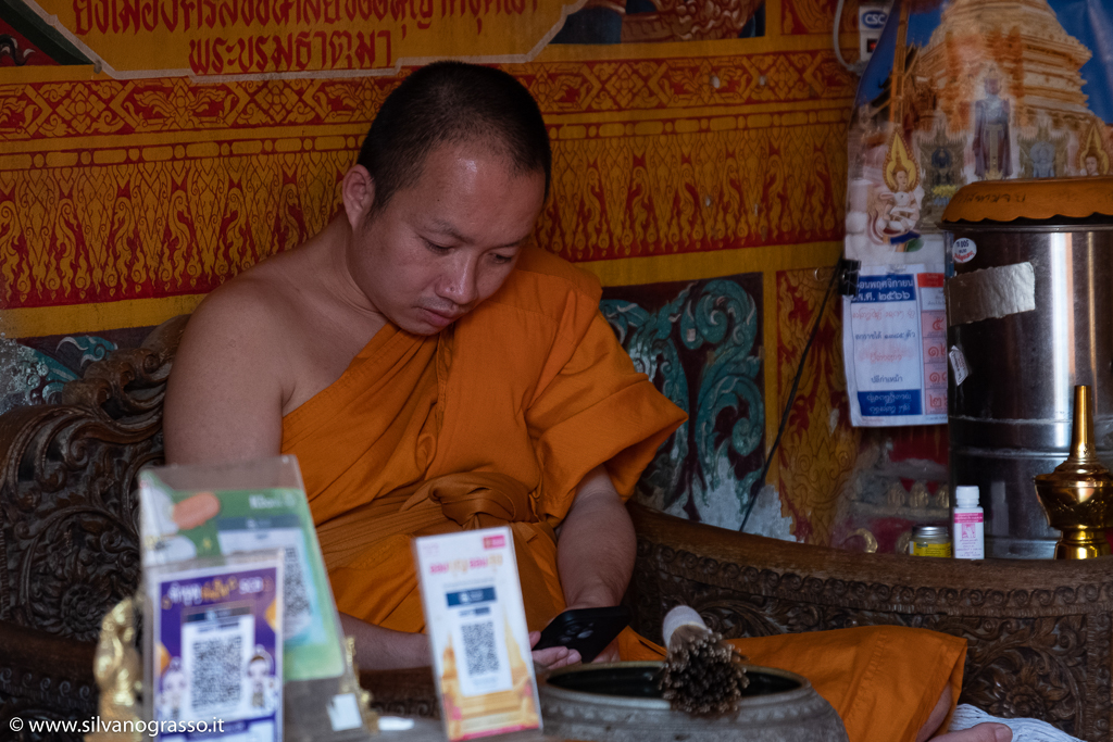 Spiritualità e tecnologia - Wat Doi Suthep - Chiang Mai